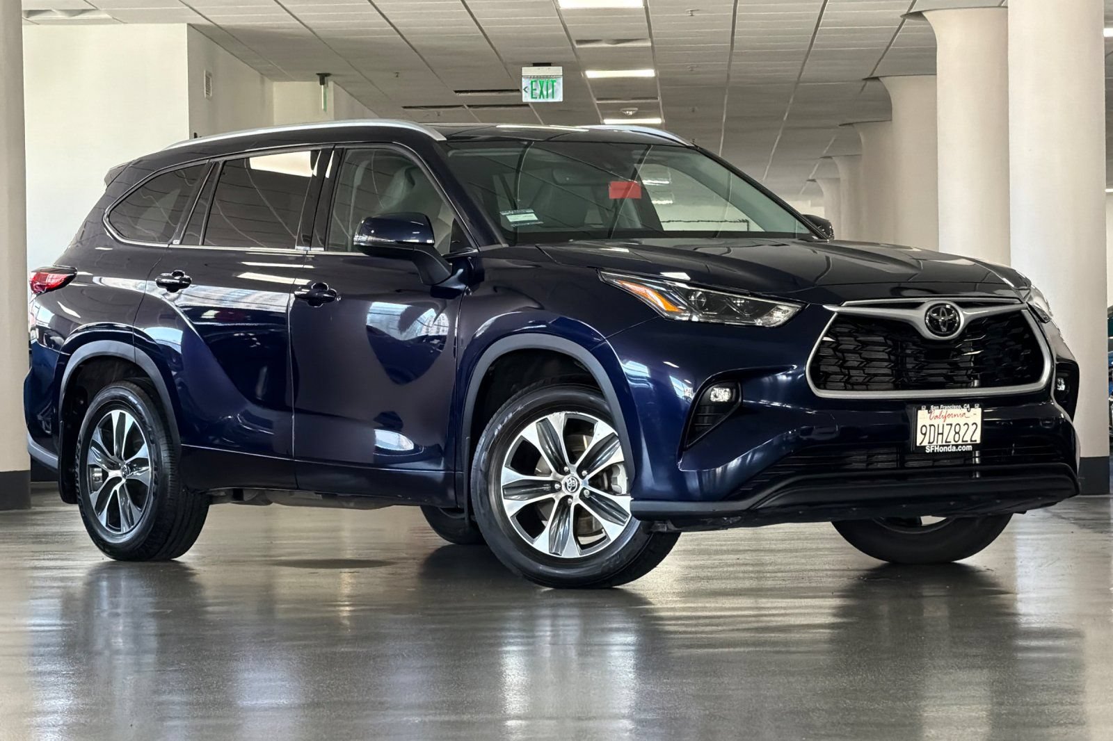 Used 2022 Toyota Highlander XLE AWD/4WD image 2