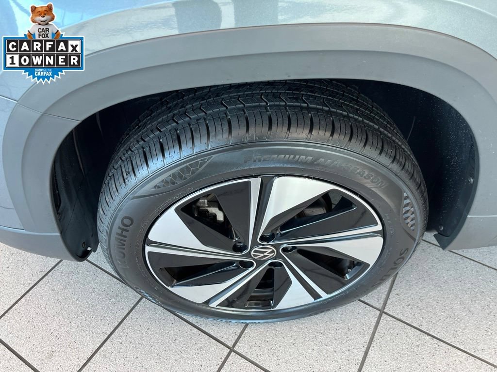 Used 2025 Volkswagen Taos SE AWD/4WD image 5