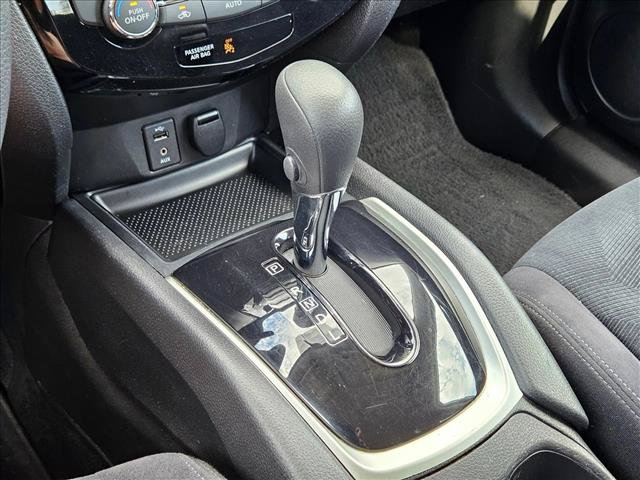 Used 2016 Nissan Rogue SV AWD/4WD image 12