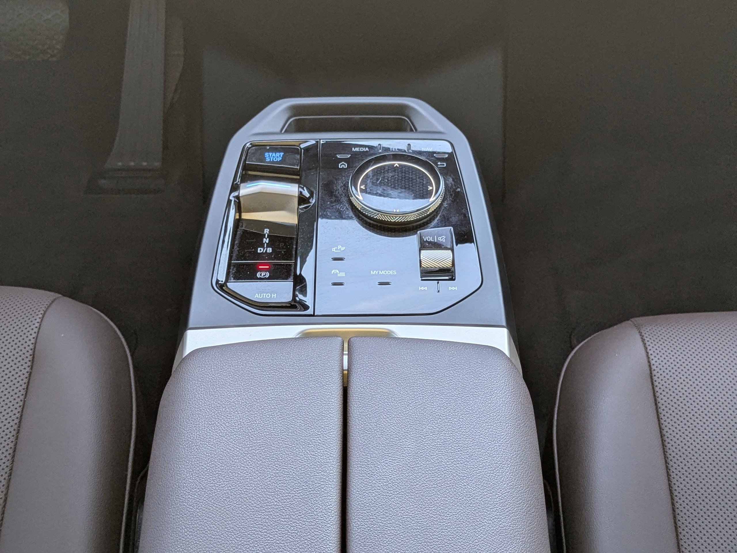 Used 2023 BMW iX xDrive50 w/ Sport Package image 22