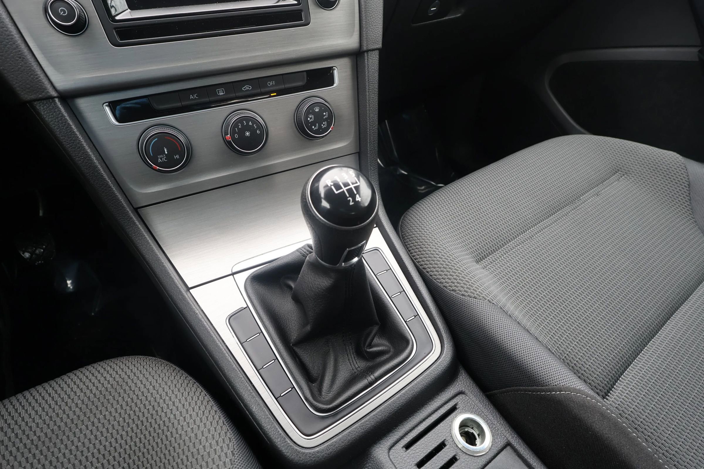 Used 2015 Volkswagen Golf Launch Edition image 21