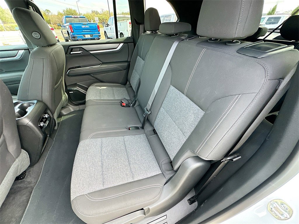 Used 2025 GMC Acadia Elevation image 24