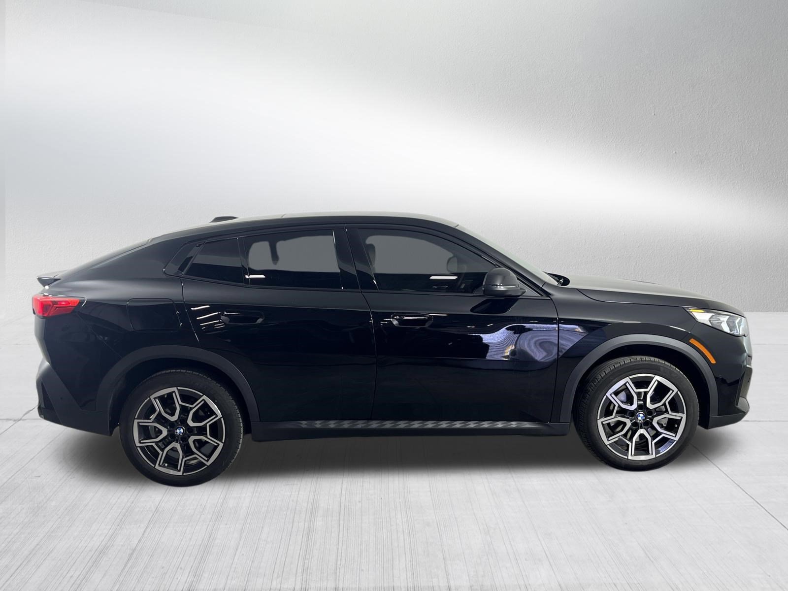 Certified 2025 BMW X2 xDrive28i w/ Convenience Package AWD/4WD image 8