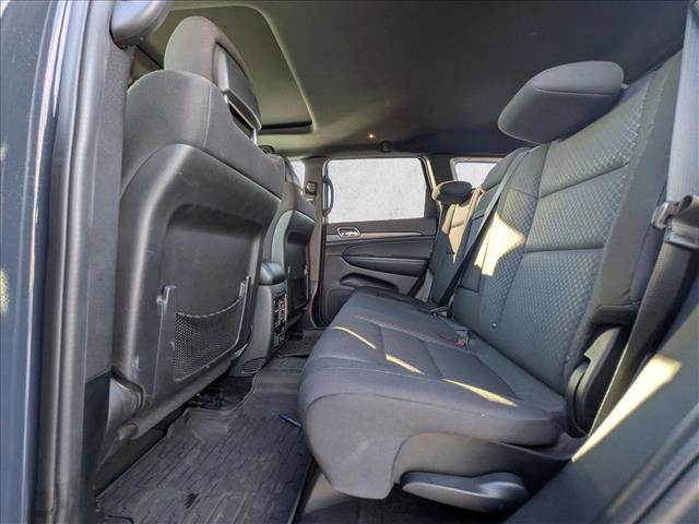 Used 2018 Jeep Grand Cherokee Laredo image 16