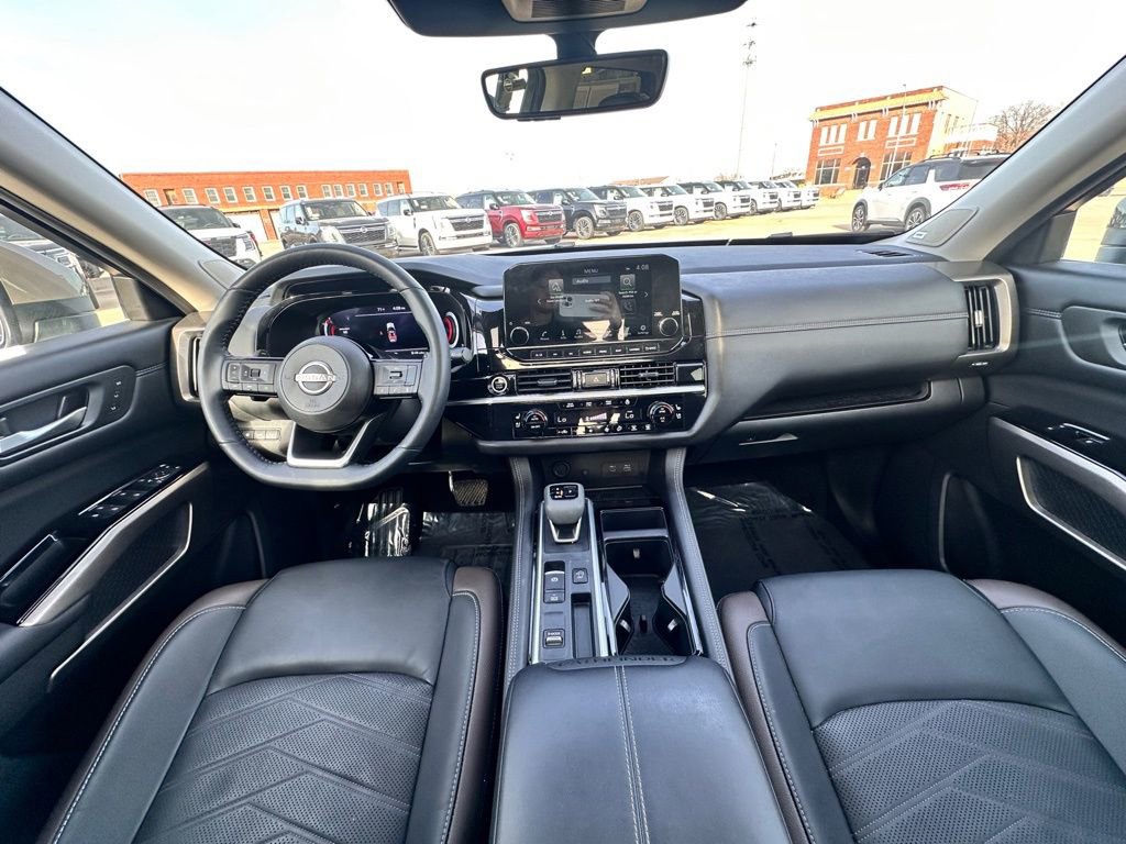 Certified 2024 Nissan Pathfinder Platinum image 37