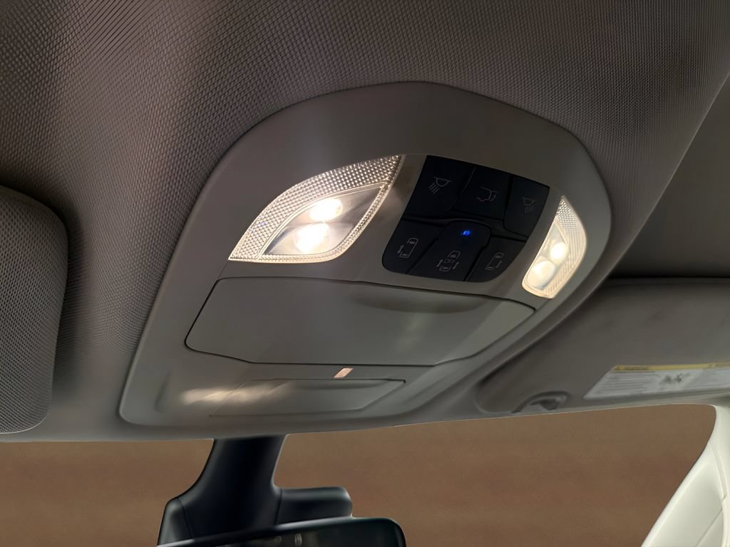 Used 2023 Chrysler Pacifica Touring-L FWD image 43