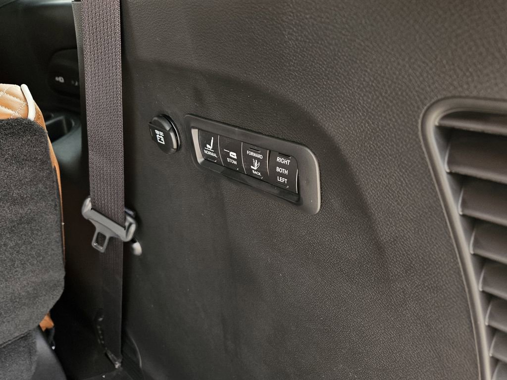 New 2026 Chrysler Pacifica Pinnacle FWD image 11