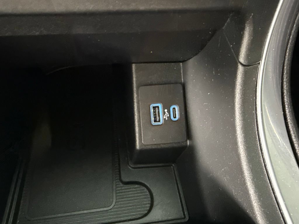 Used 2022 Ford Edge Titanium w/ Cargo Accessory Package AWD/4WD image 21