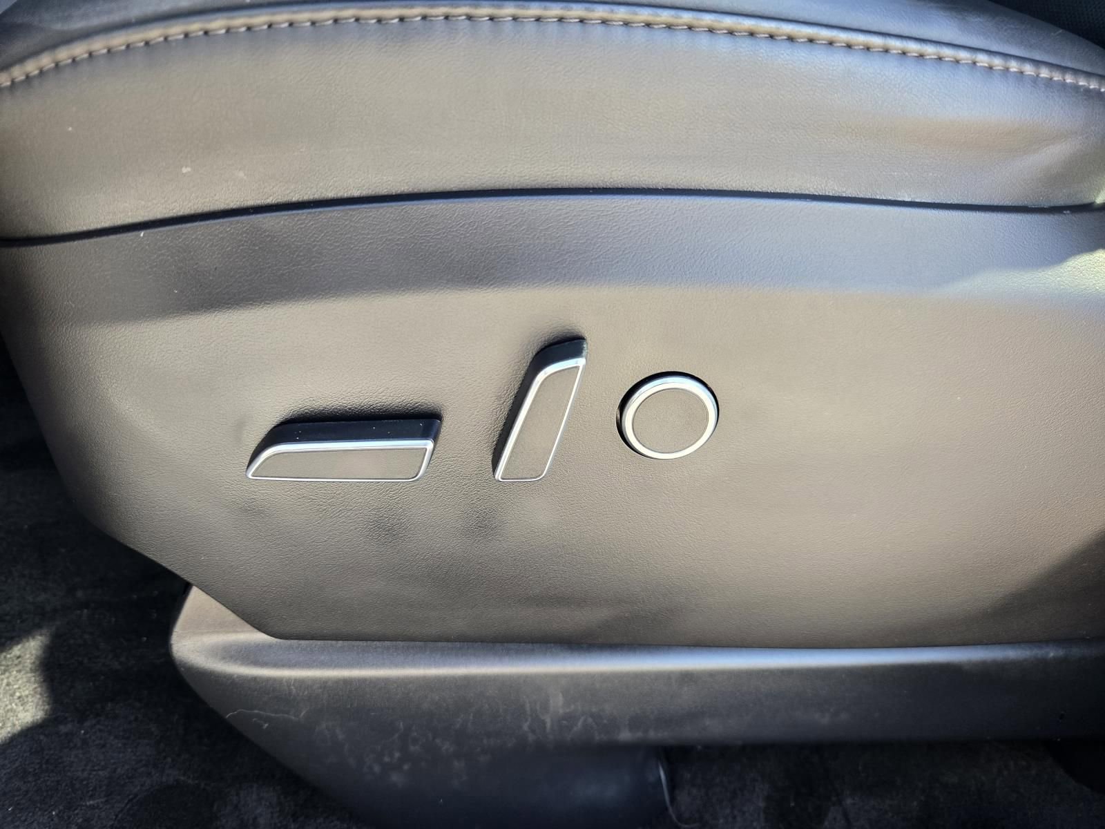 Used 2022 Tesla Model X Plaid image 21