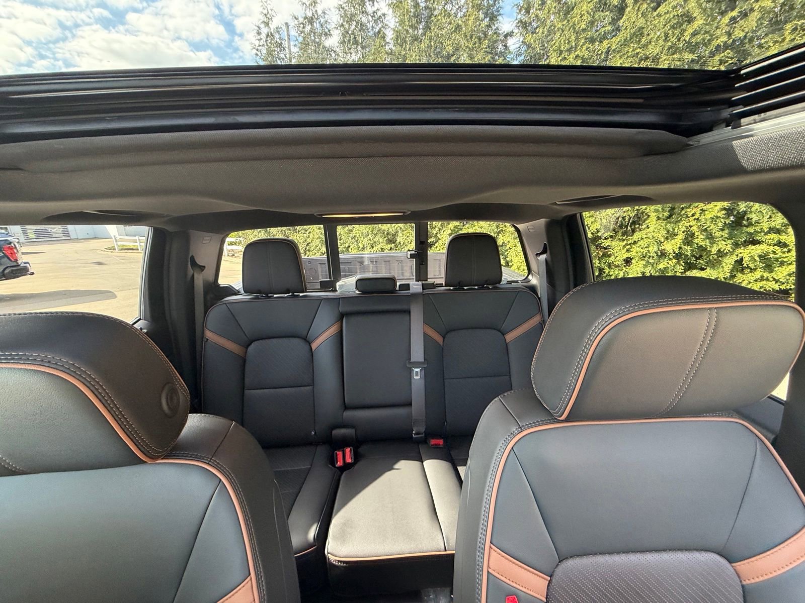 New 2026 GMC Canyon AT4 w/ Technology Plus Package AWD/4WD image 3