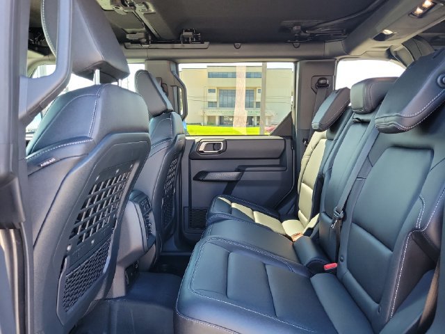 Used 2025 Ford Bronco Badlands AWD/4WD image 10