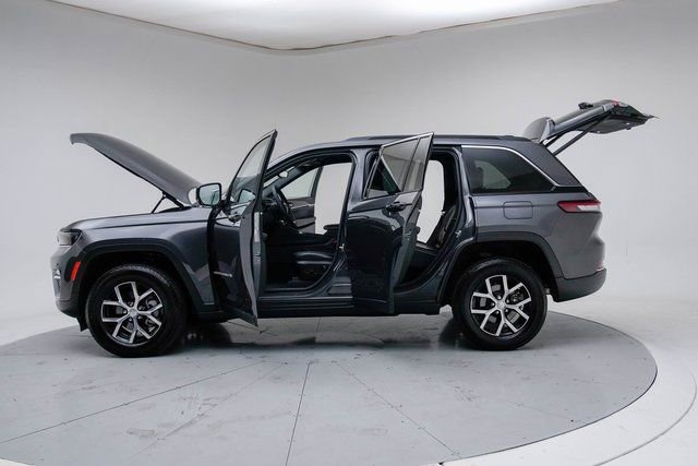 Used 2024 Jeep Grand Cherokee Limited image 18