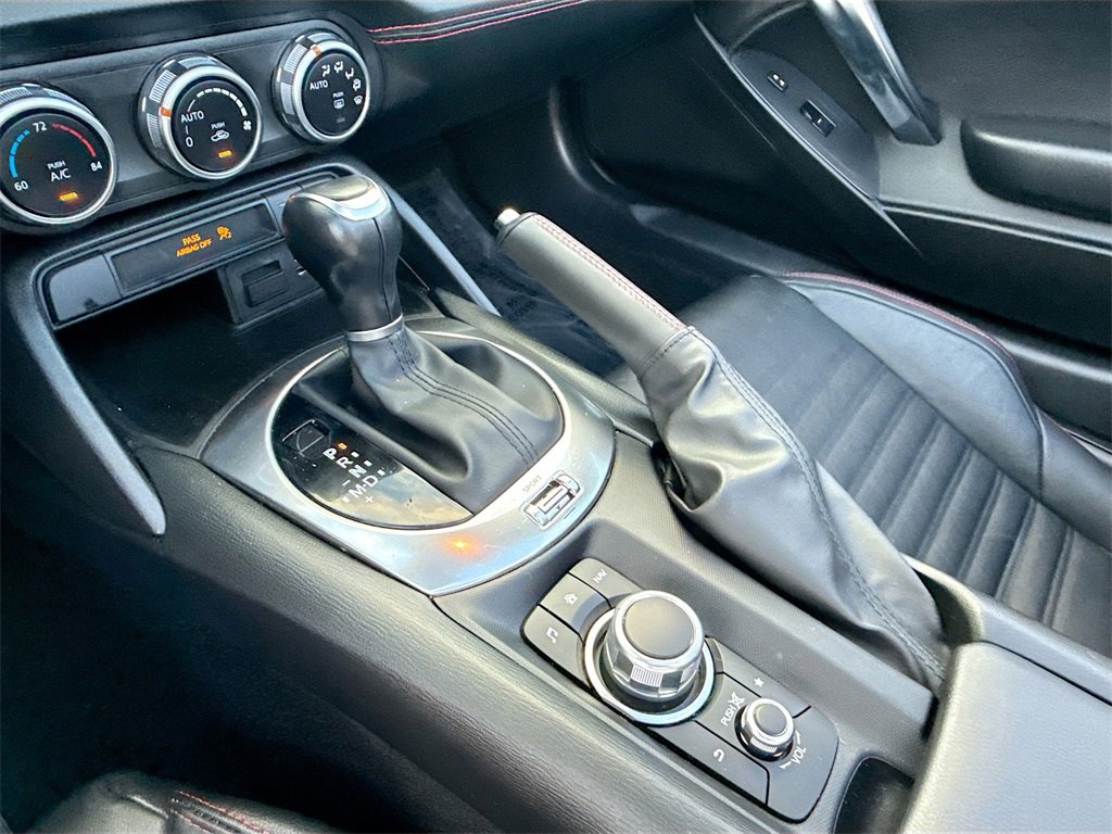 Used 2020 FIAT 124 Spider Abarth w/ Visibility Group image 17