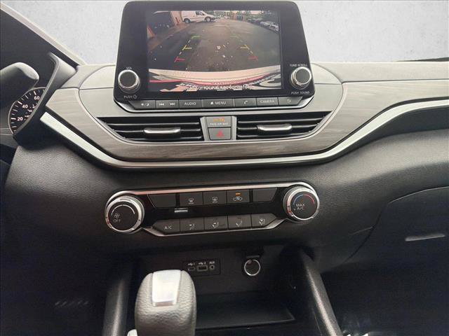Used 2024 Nissan Altima 2.5 SV FWD image 19