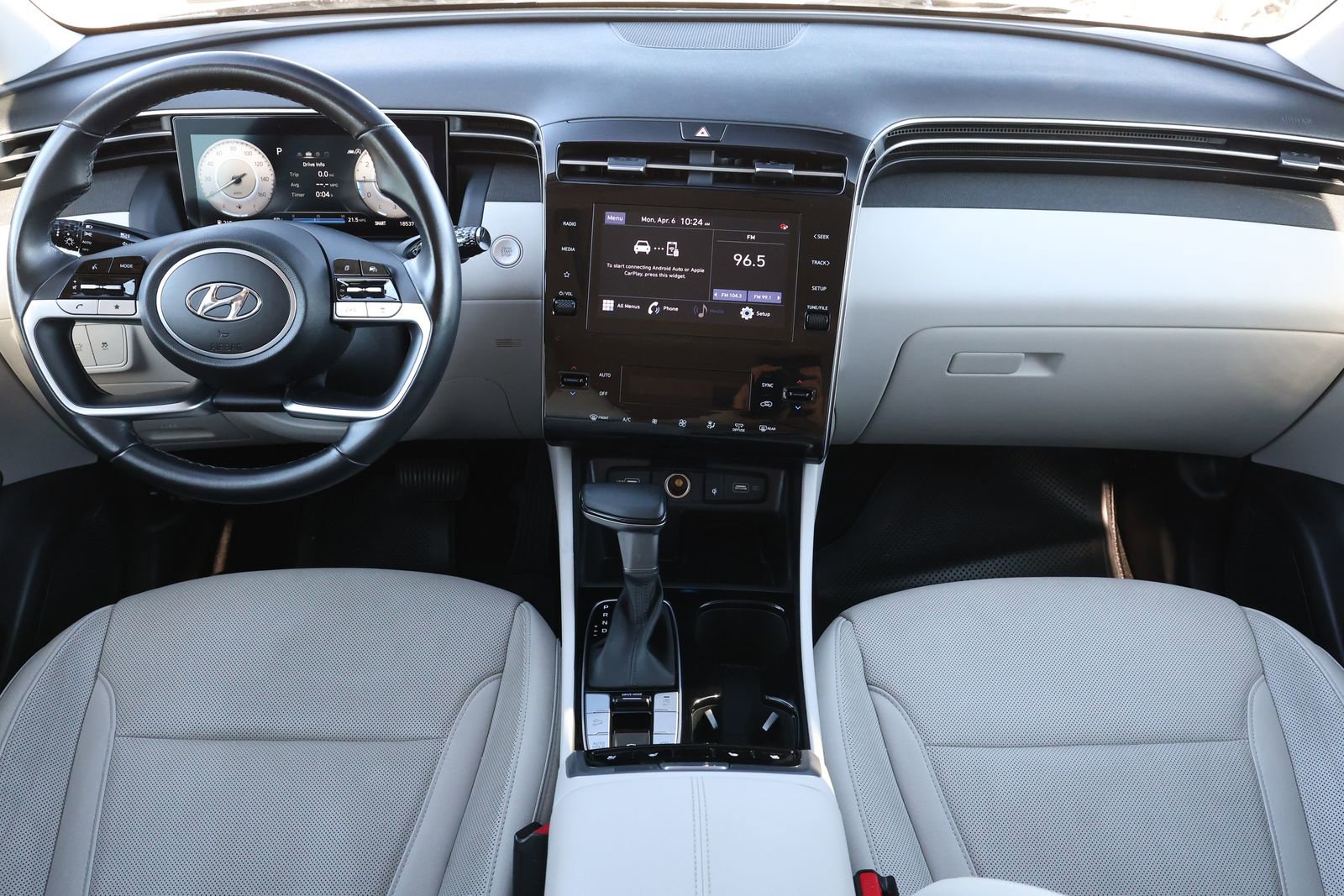 Used 2022 Hyundai Tucson SEL w/ Convenience + Premium Package image 2