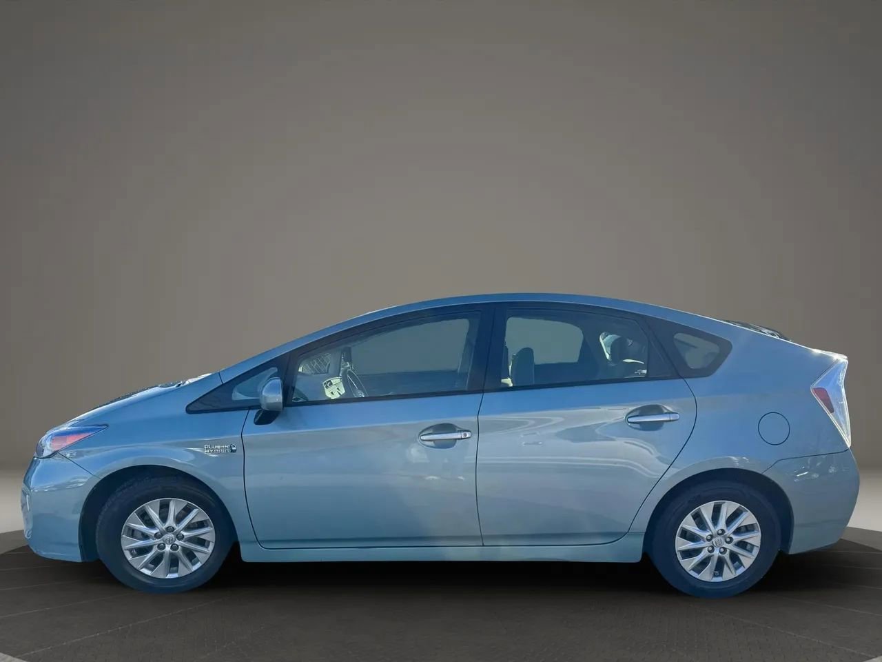 Used 2015 Toyota Prius Plug-In Hybrid image 6