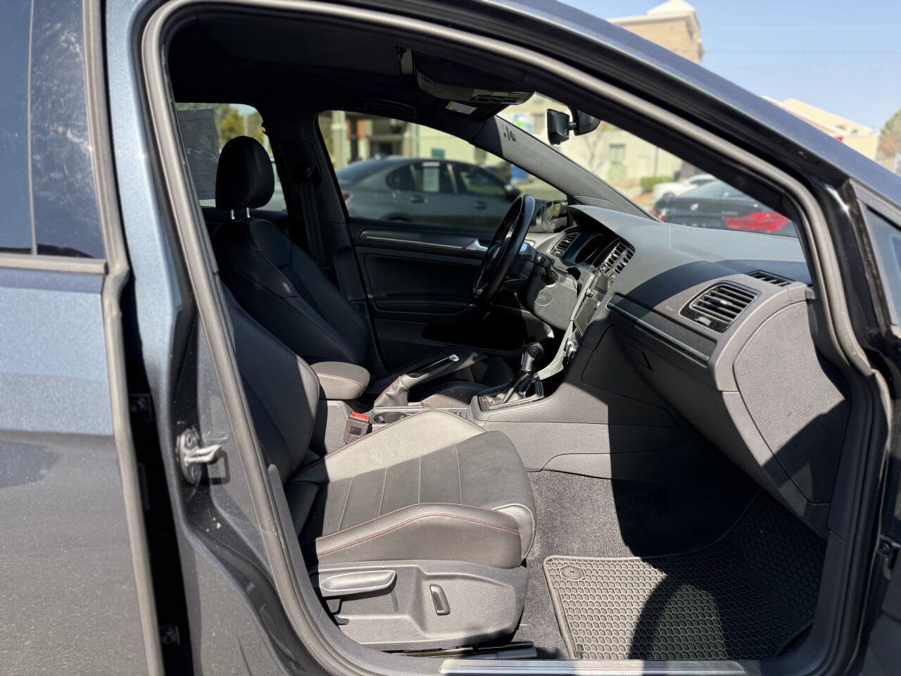 Used 2020 Volkswagen GTI SE FWD image 22