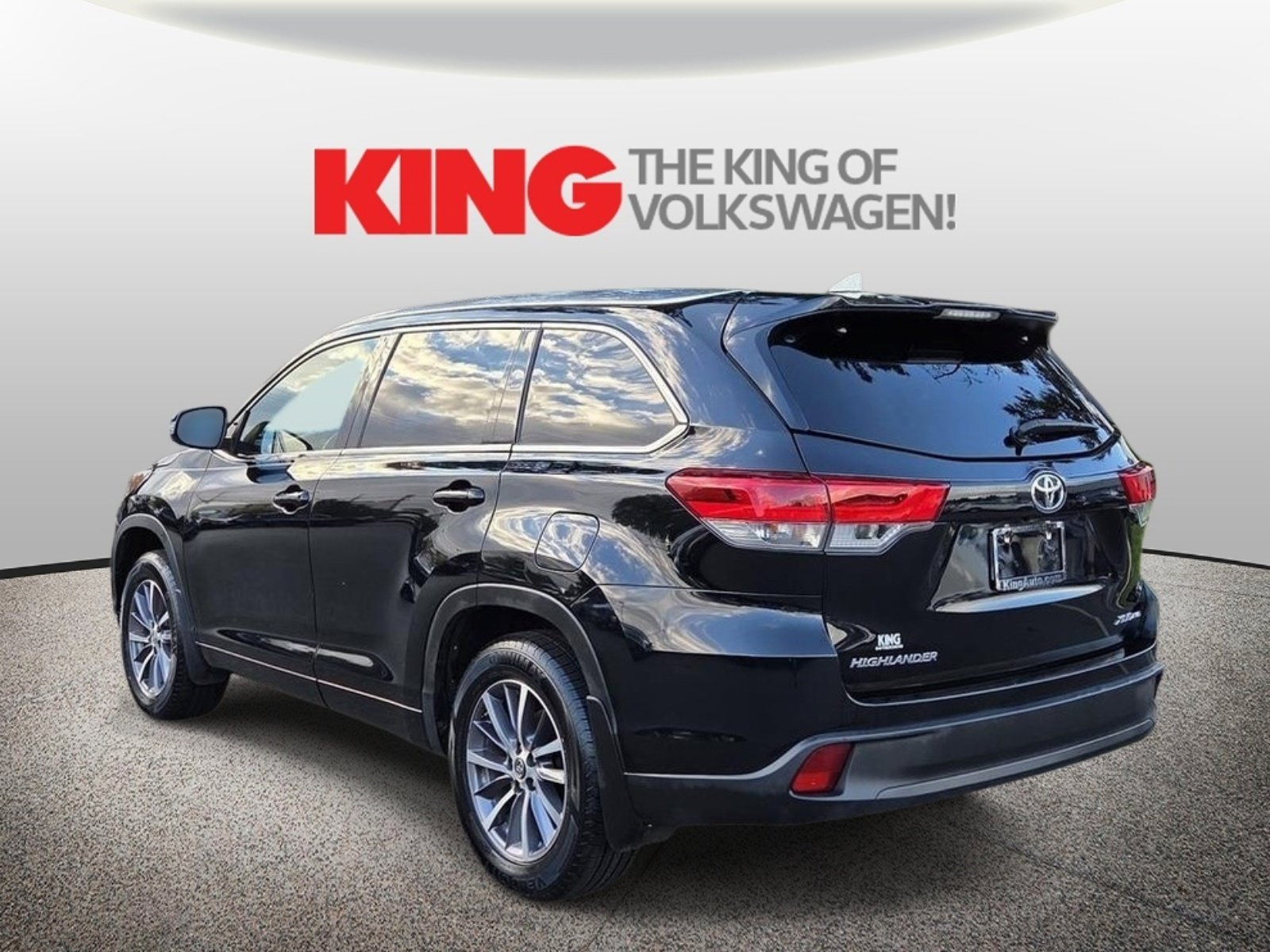 Used 2018 Toyota Highlander XLE AWD/4WD image 6