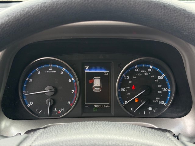 Used 2018 Toyota RAV4 LE FWD image 17