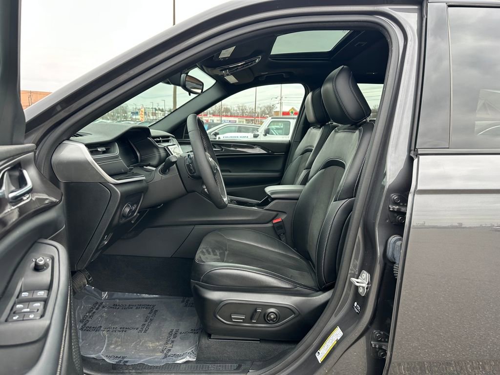 Used 2023 Jeep Grand Cherokee L Laredo image 26