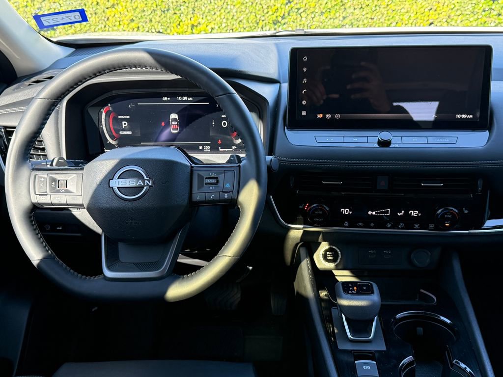 Used 2025 Nissan Rogue SL image 11