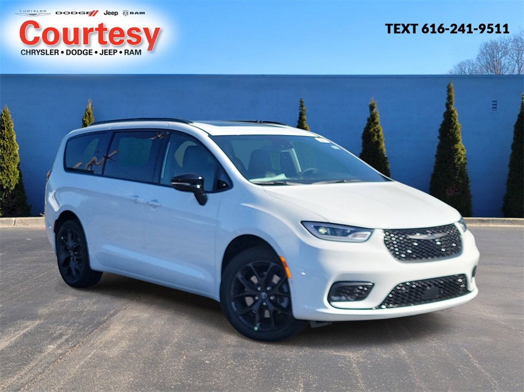 New 2026 Chrysler Pacifica Limited image 1