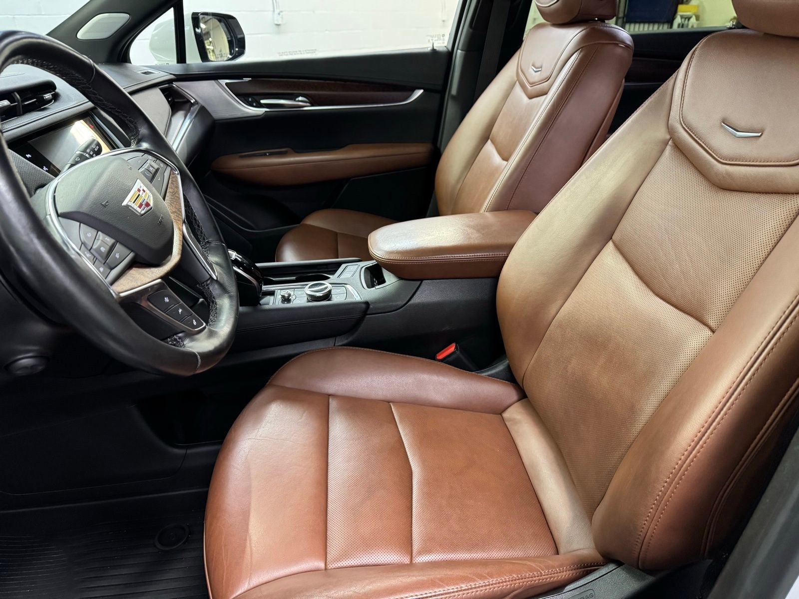 Used 2022 Cadillac XT5 Premium Luxury w/ Technology Package image 9