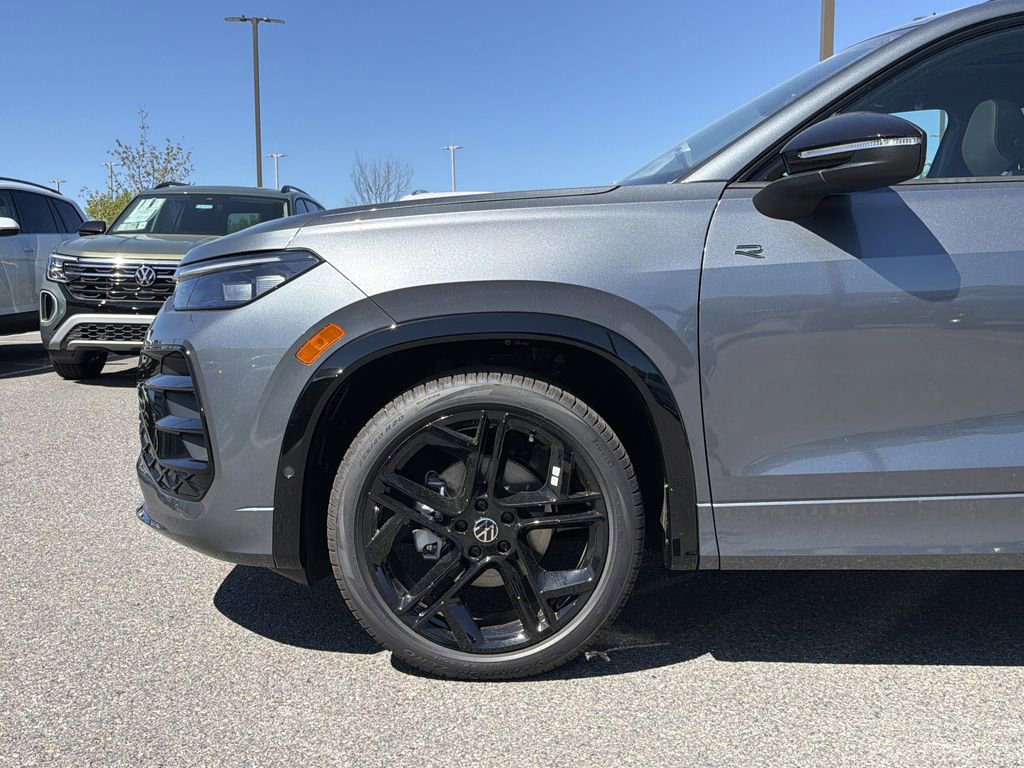 New 2026 Volkswagen Tiguan SE R-Line FWD image 9