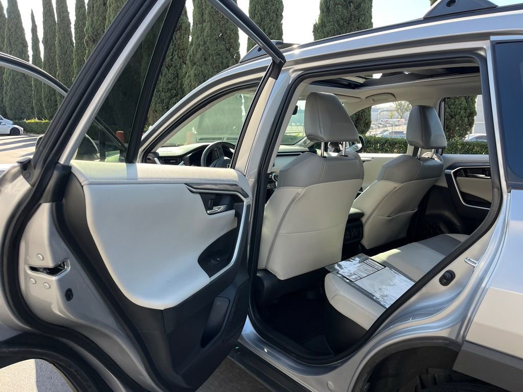 Used 2022 Toyota RAV4 Limited image 12