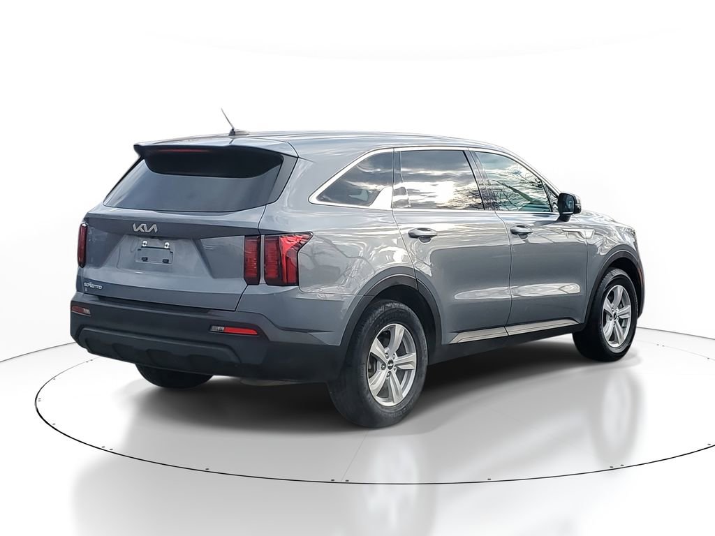Certified 2023 Kia Sorento LX image 4