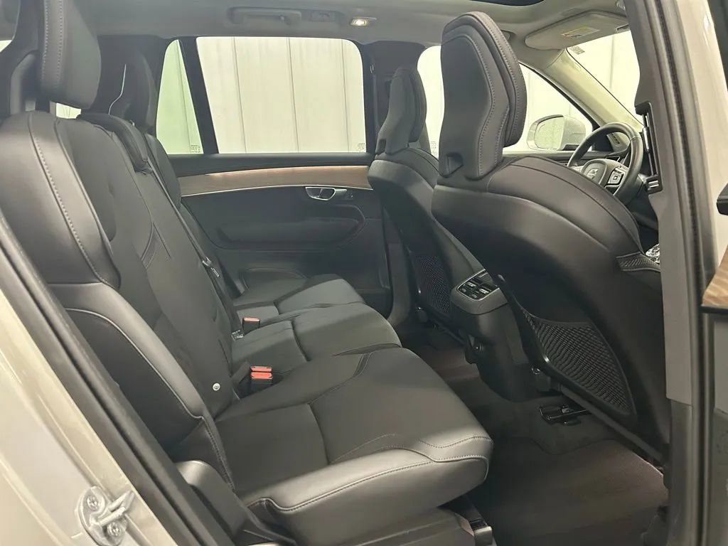 Used 2025 Volvo XC90 B6 Plus AWD/4WD image 23