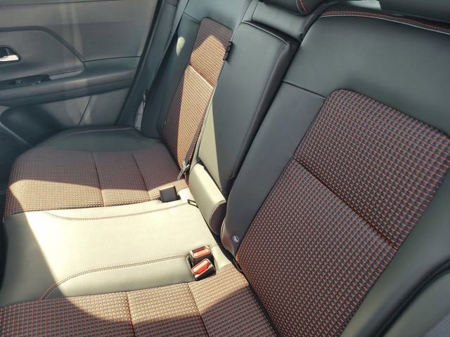 New 2026 Nissan Kicks SR image 9