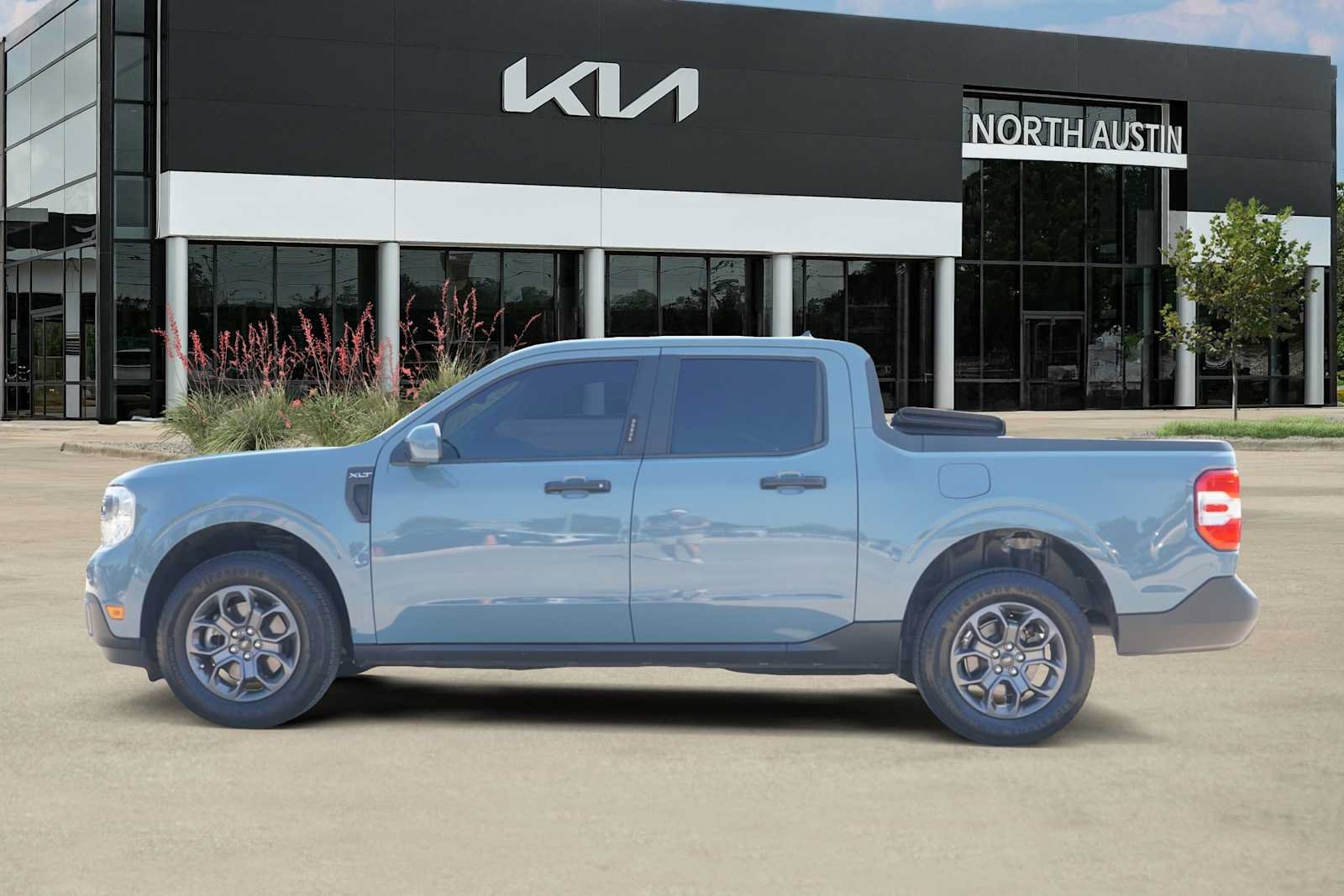 Used 2023 Ford Maverick XLT w/ XLT Luxury Package FWD image 3
