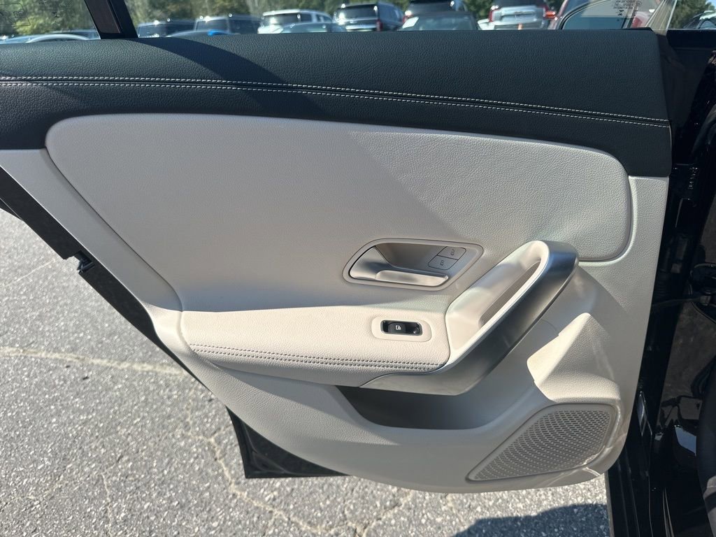 Used 2025 Mercedes-Benz CLA 250 4MATIC image 27