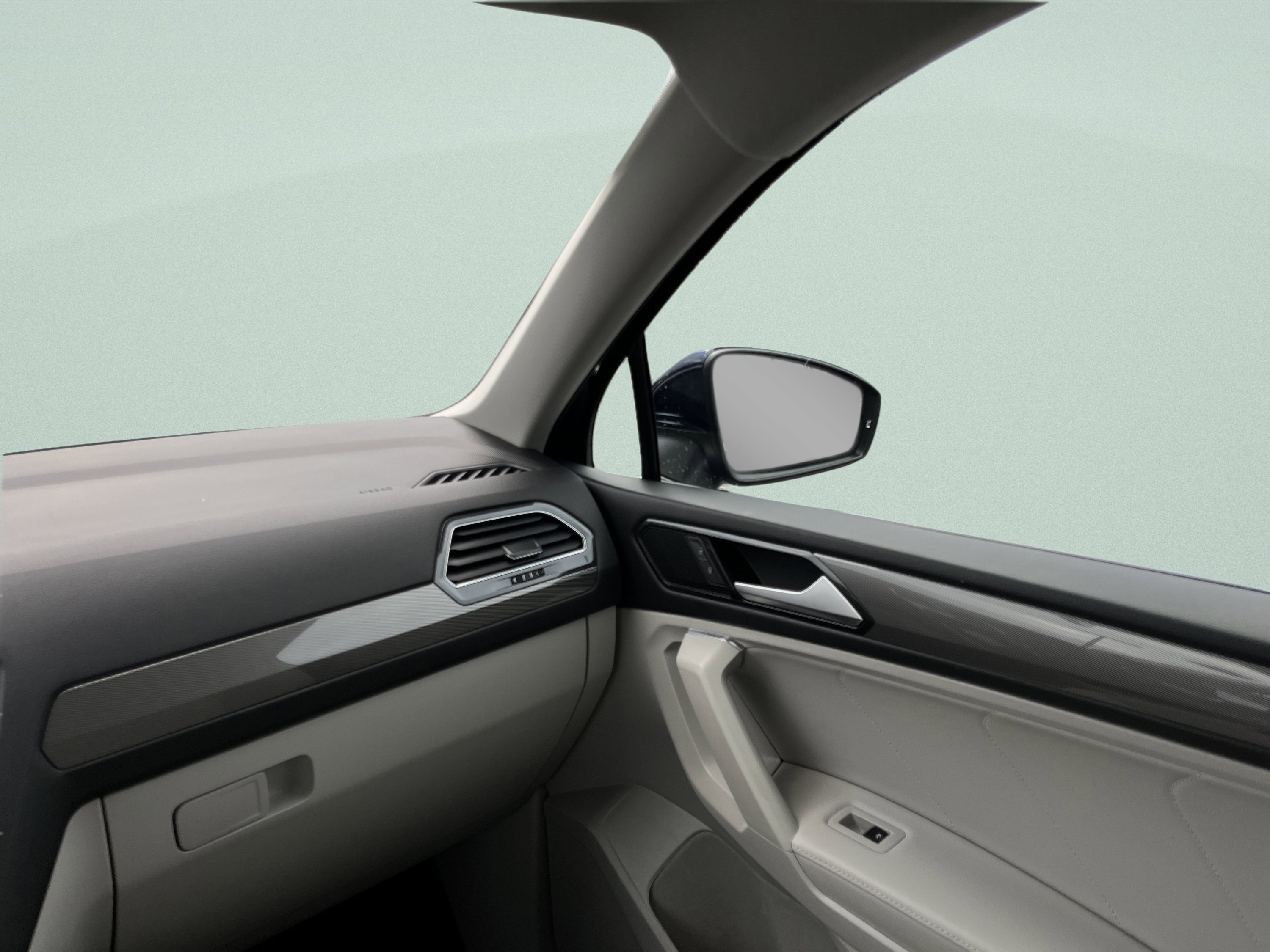 Used 2022 Volkswagen Tiguan SE image 29