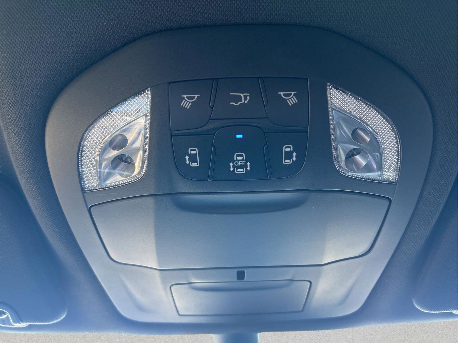 New 2026 Chrysler Voyager LX image 20