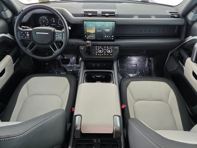 Used 2024 Land Rover Defender 130 X-Dynamic SE image 4