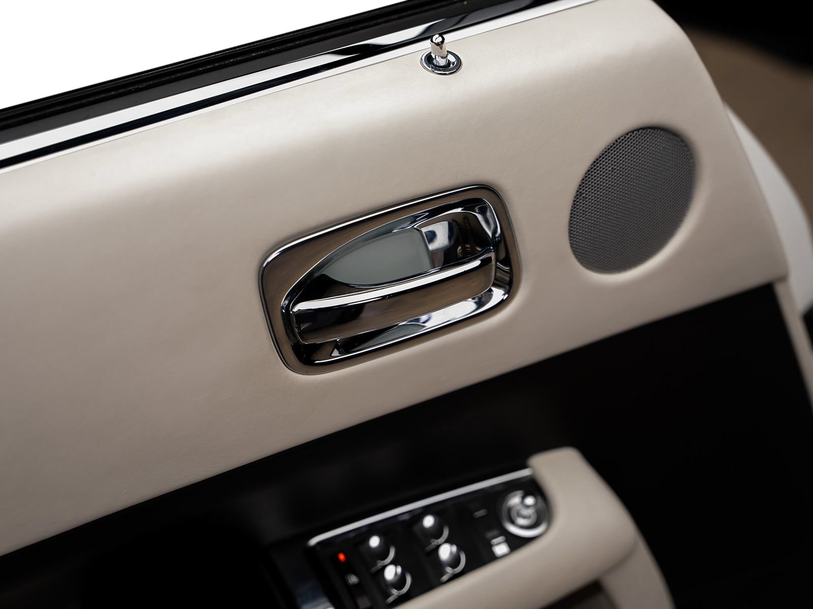 Used 2018 Rolls-Royce Wraith RWD image 61
