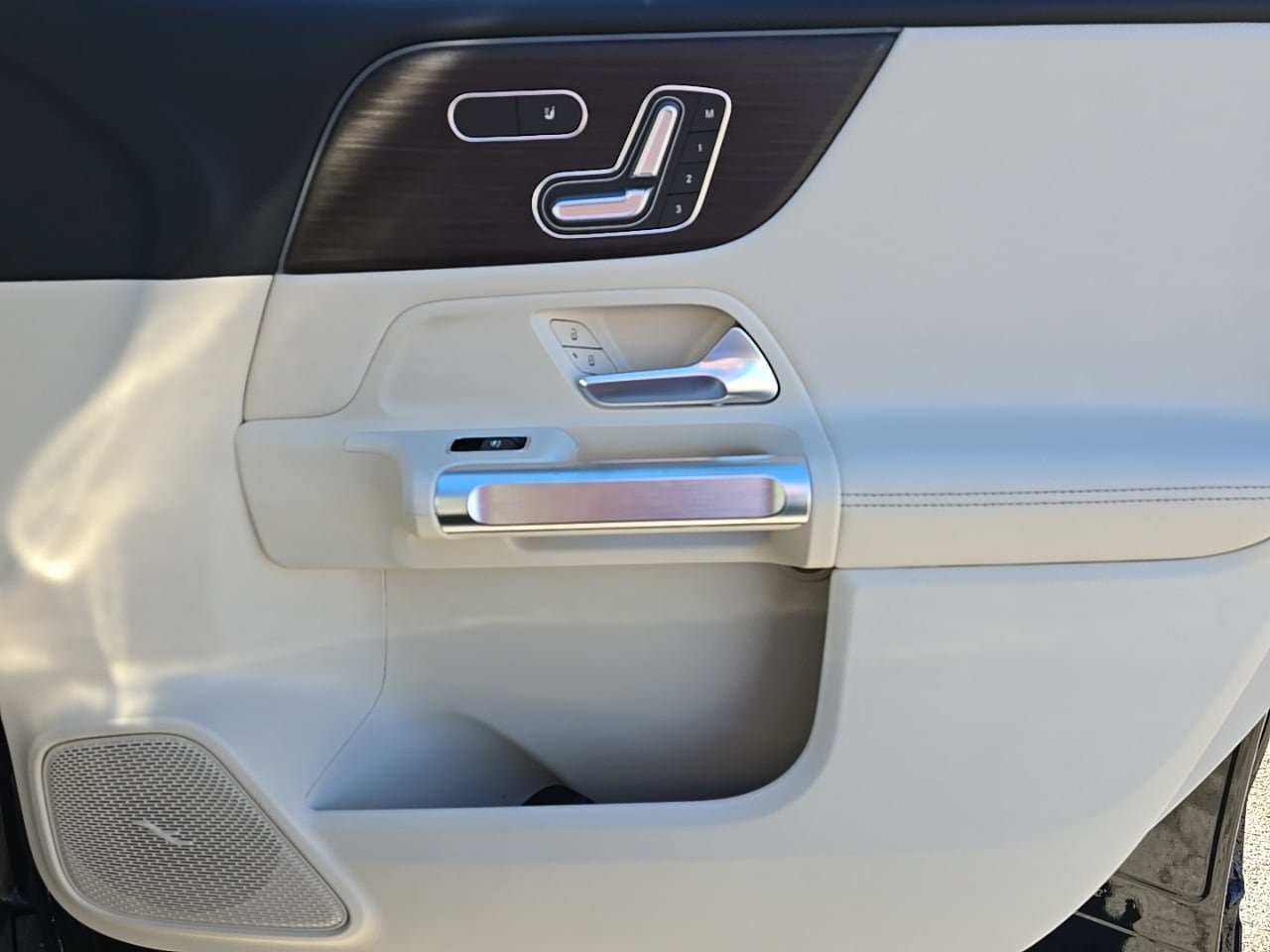 New 2026 Mercedes-Benz GLB 250 4MATIC image 35