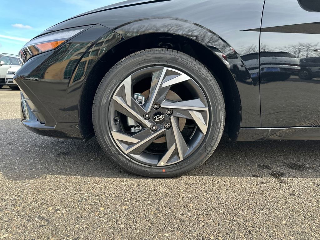 New 2026 Hyundai Elantra Limited image 14