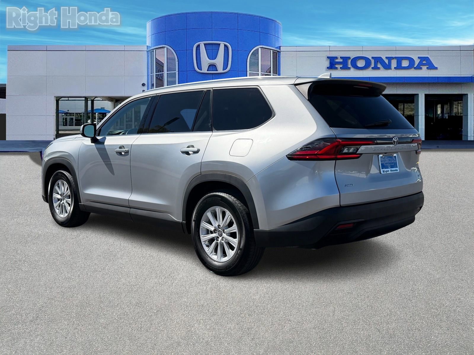 Used 2025 Toyota Grand Highlander AWD image 4