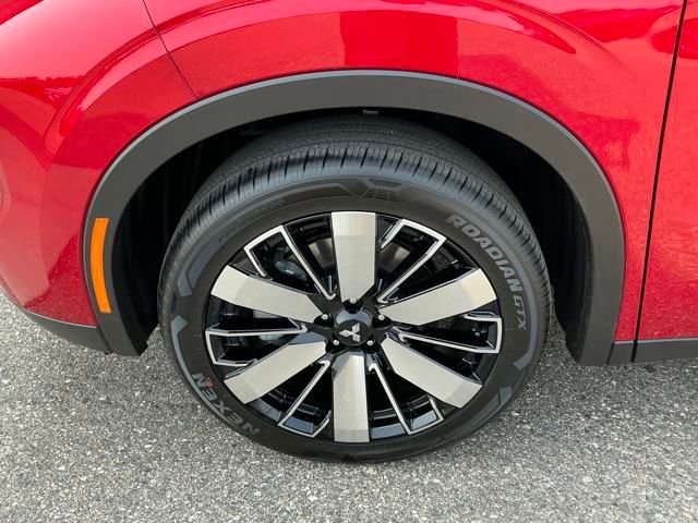 New 2025 Mitsubishi Outlander SE image 11