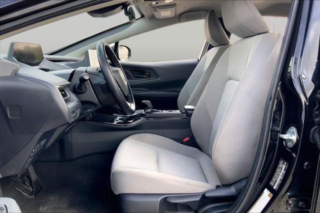 Certified 2025 Toyota Prius LE FWD image 8