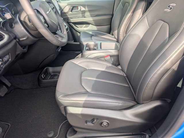 New 2026 Chrysler Pacifica Select image 12