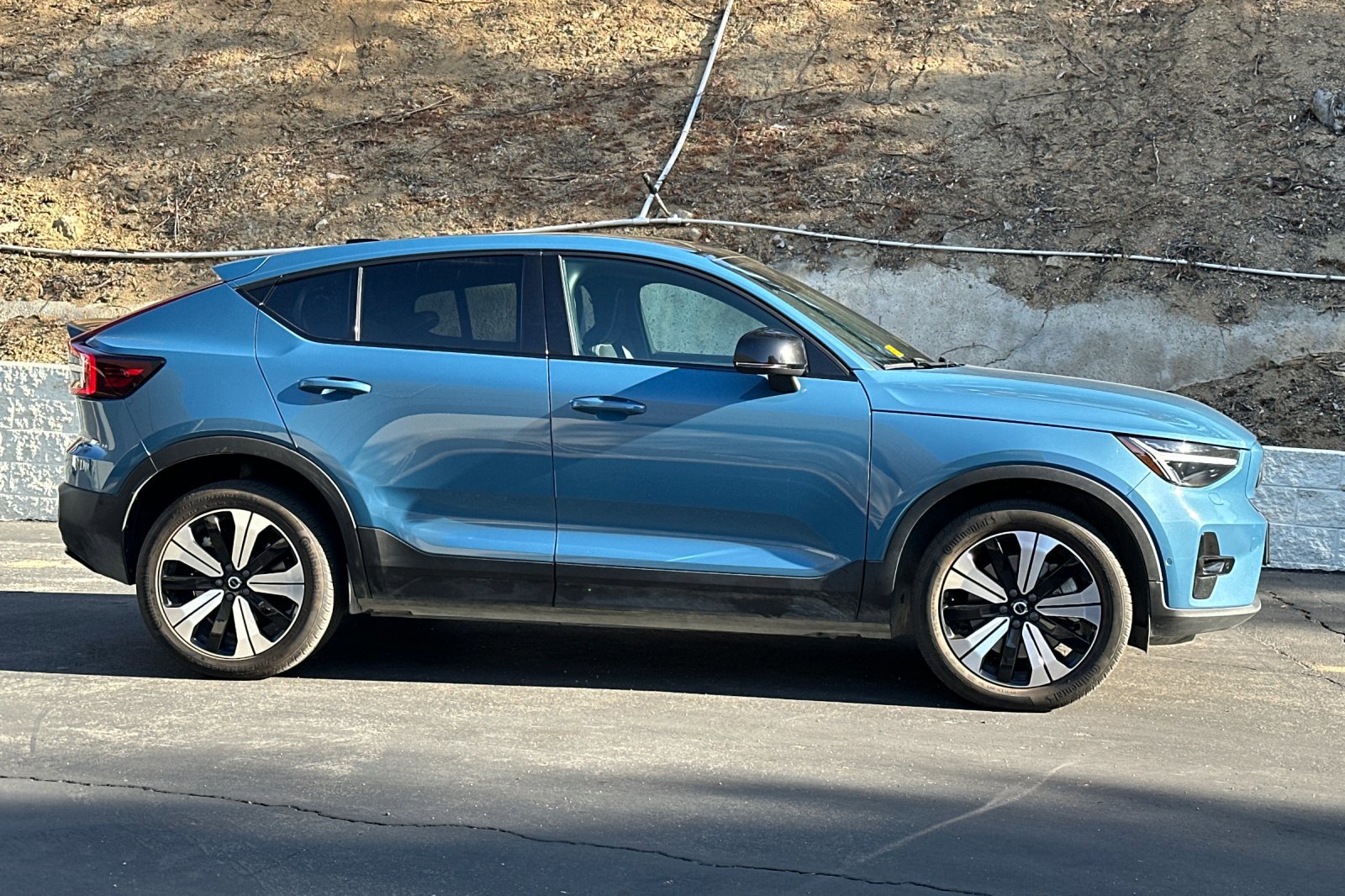 Certified 2023 Volvo C40 P8 Recharge Plus w/ Climate Package image 3