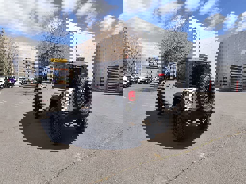 Used 2015 Jeep Wrangler Unlimited Rubicon w/ Connectivity Group image 3