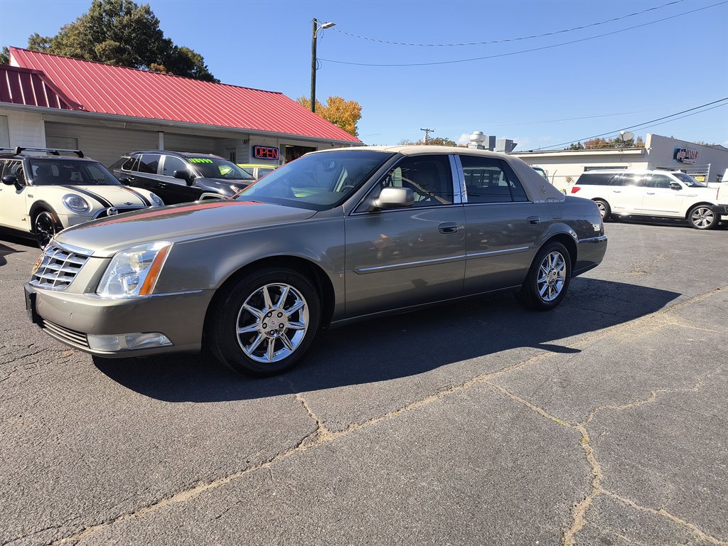 Used 2010 Cadillac DTS Luxury image 1