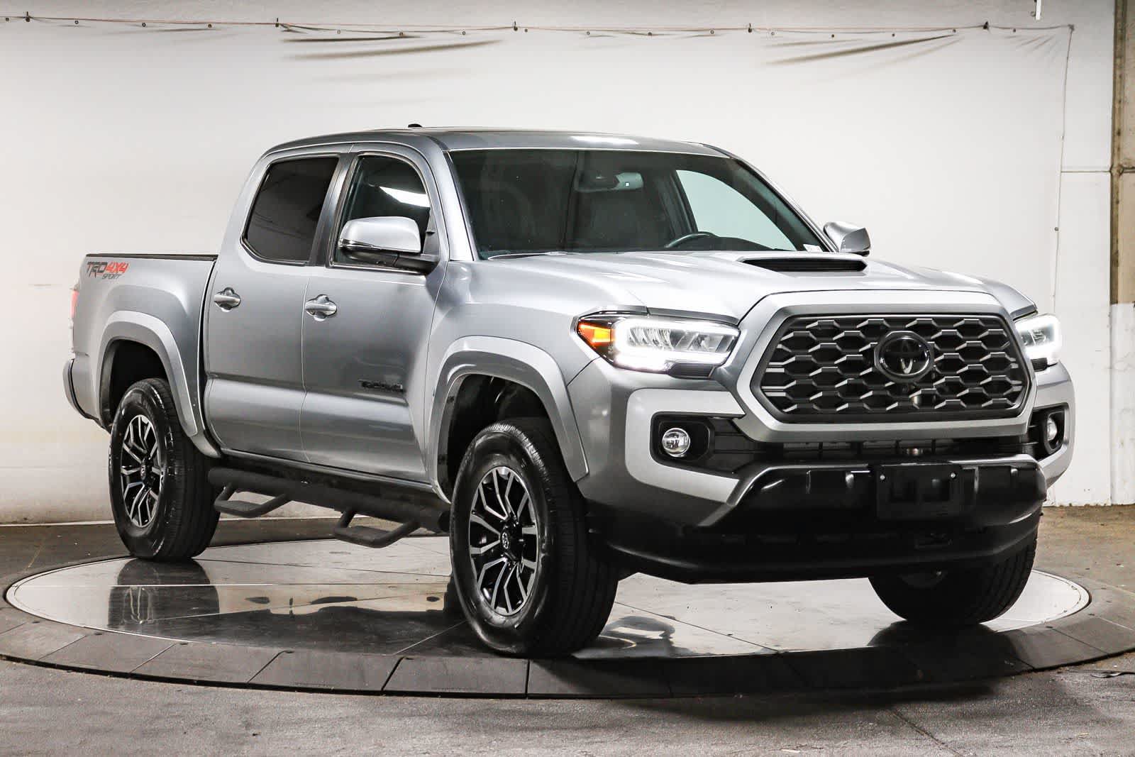 Certified 2022 Toyota Tacoma TRD Sport w/ TRD Premium Sport Package AWD/4WD image 5