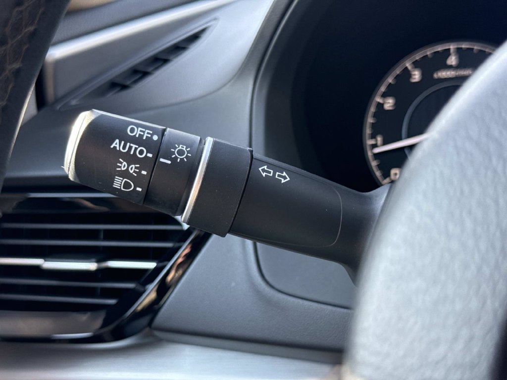 Used 2023 Acura RDX AWD image 11