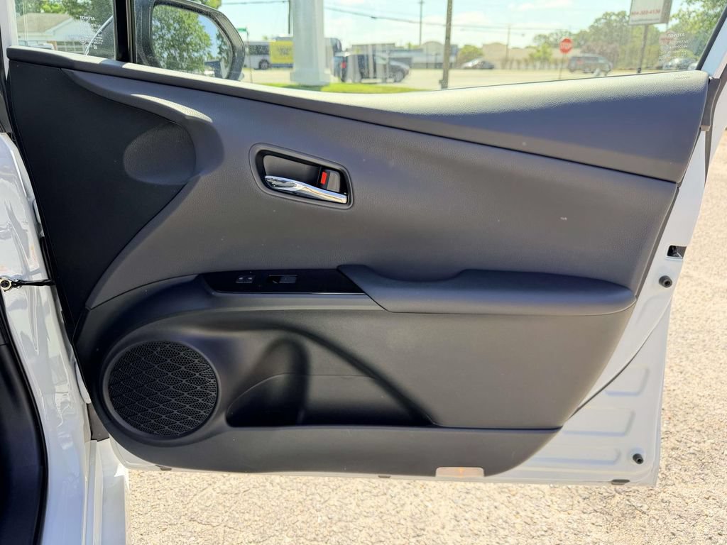 Certified 2022 Toyota Prius FWD image 12